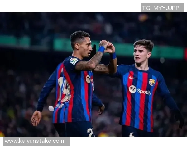 拉菲尼亚在社交媒体上向阿尔巴致敬表达曾共战的荣幸与感激之情