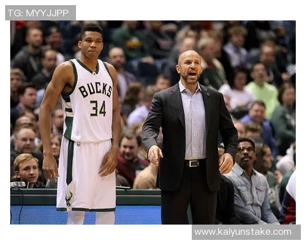 张佳玮深度解析雄鹿队的阵容构建与字母哥的支持体系 张佳玮深度解析雄鹿队的阵容构建与字母哥的支持体系