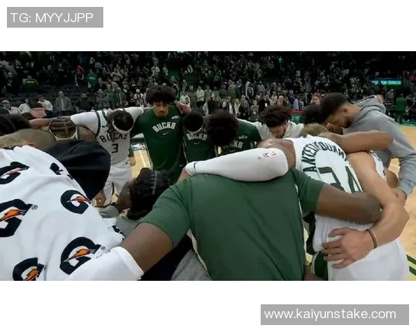 字母哥上半场表现平平11投7中仅得14分2篮板1助攻引发热议 字母哥上半场表现平平11投7中仅得14分2篮板1助攻引发热议