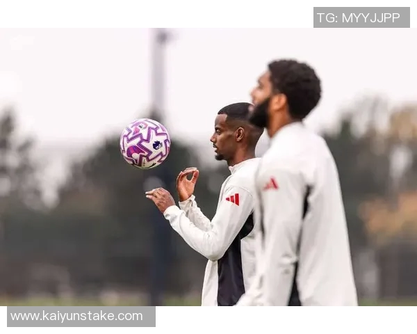 伊萨克状态低迷近15场比赛仅打入1球引发关注 伊萨克状态低迷近15场比赛仅打入1球引发关注