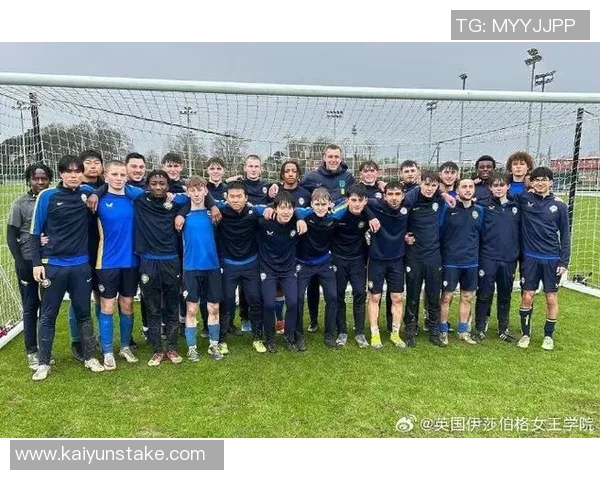 英格兰队今日训练迎来U20小将莱西塞缪尔坎贝尔强势加盟