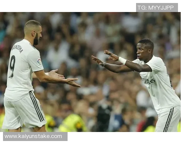 卡马乔谈维尼修斯情绪波动与阿隆索适应首赛季的挑战